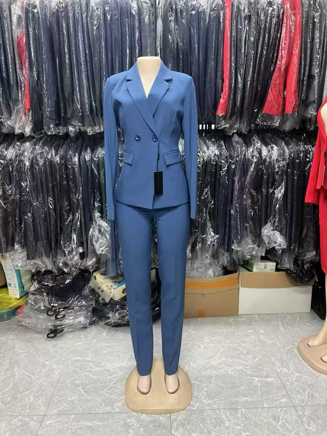 Elegant Women’s 2-Piece Tailored Suit Set